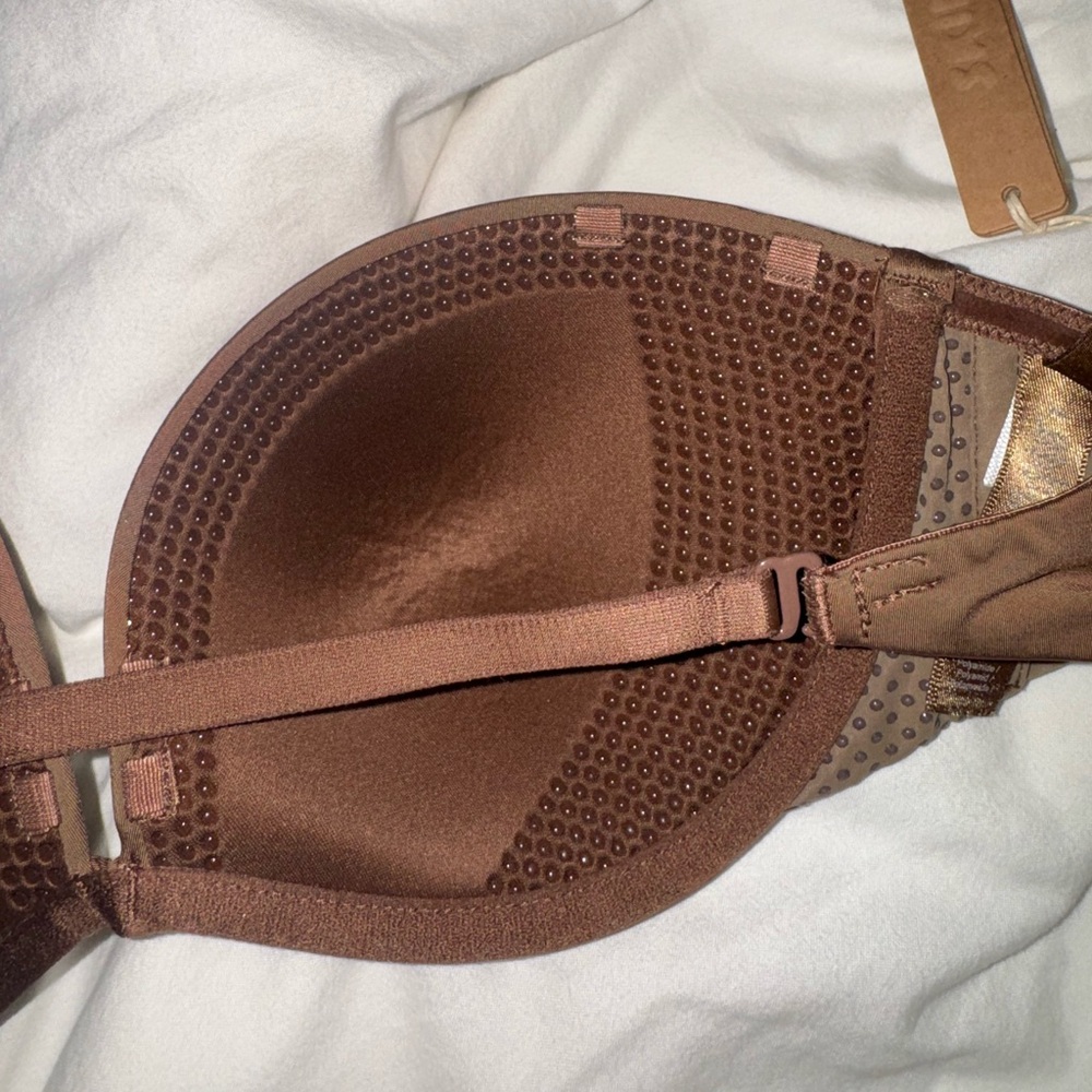 SKIMS Multi-Way Bra - color Jasper - Picture 12 of 15